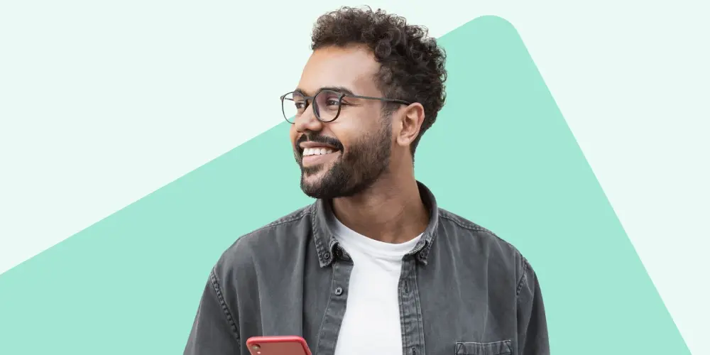 Man-with-phone-tabs